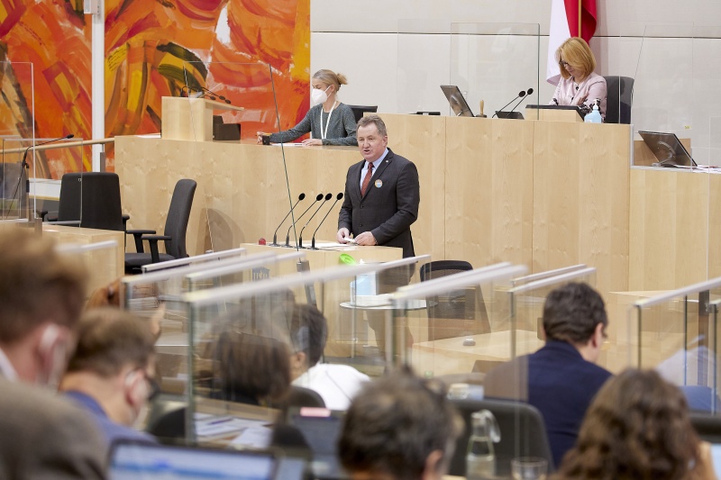 Am Rednerpult Nationalratsabgeordneter Johann Weber (ÖVP)