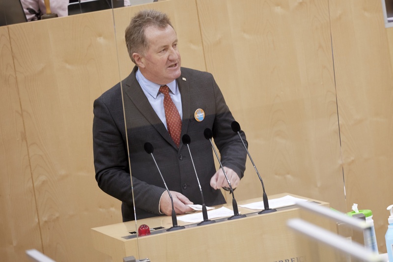 Am Rednerpult Nationalratsabgeordneter Johann Weber (ÖVP)