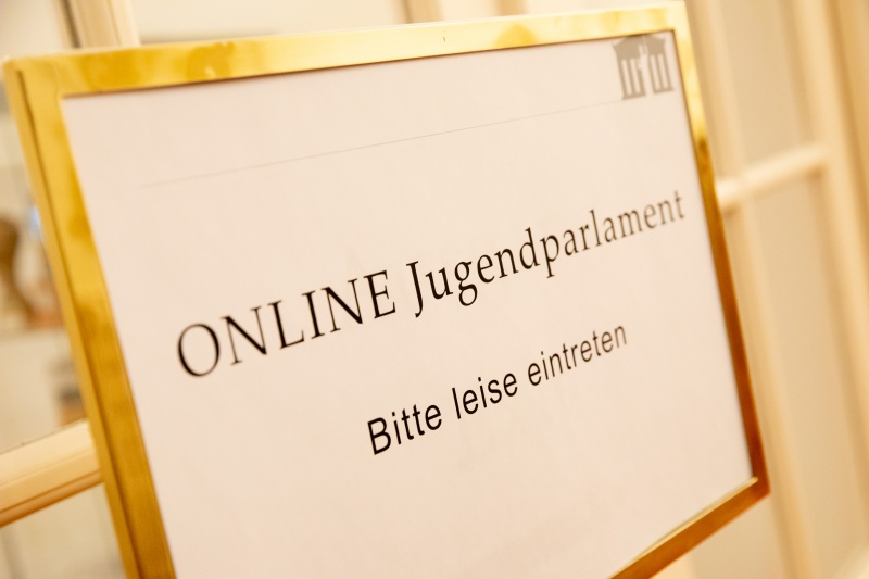 Hinweisschild Online Jugendparlament