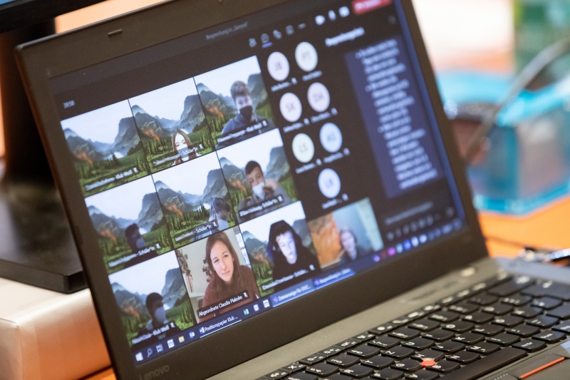 Nationalratsabgeordnete Claudia Plakolm (ÖVP) ist online zugeschaltet