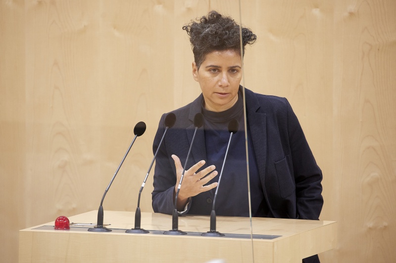 Am Rednerpult Nationalratsabgeordnete Faika El-Nagashi (GRÜNE)