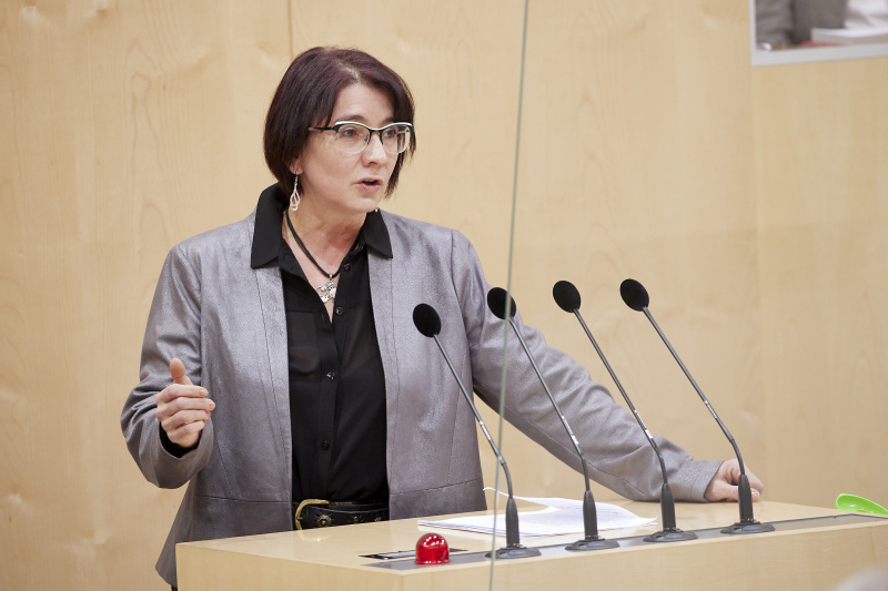 Fragestunde, am Rednerpult Bundesrätin Andrea Kahofer (SPÖ)