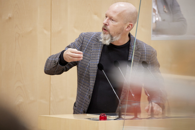 Fragestunde, am Rednerpult Vorsitzender der Bundesratsfraktion Marco Schreuder (GRÜNE)