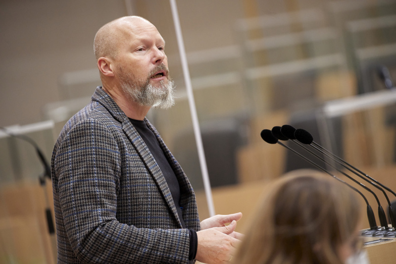 Fragestunde, am Rednerpult Vorsitzender der Bundesratsfraktion Marco Schreuder (GRÜNE)