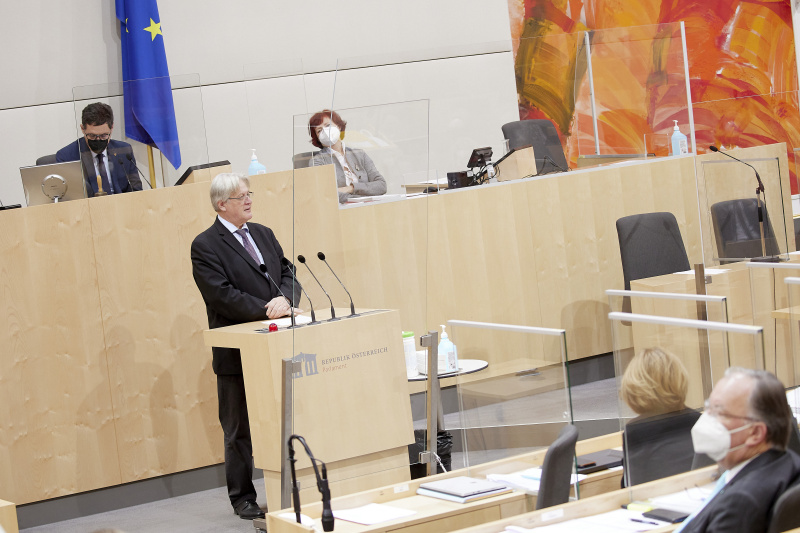 Fragestunde, am Rednerpult Bundesrat Stefan Schennach (SPÖ)