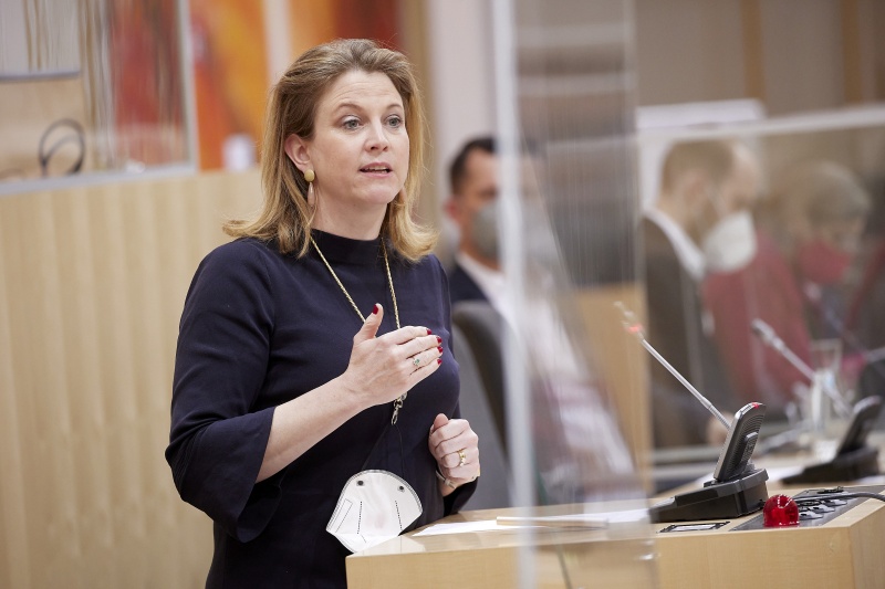 Am Rednerpult Klubobfrau Beate Meinl-Reisinger (NEOS)