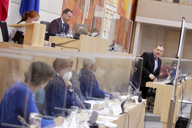 Am Rednerpult Nationalratsabgeordneter Philip Kucher (SPÖ)