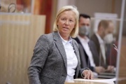 Am Rednerpult Nationalratsabgeordnete Verena Nussbaum (SPÖ)
