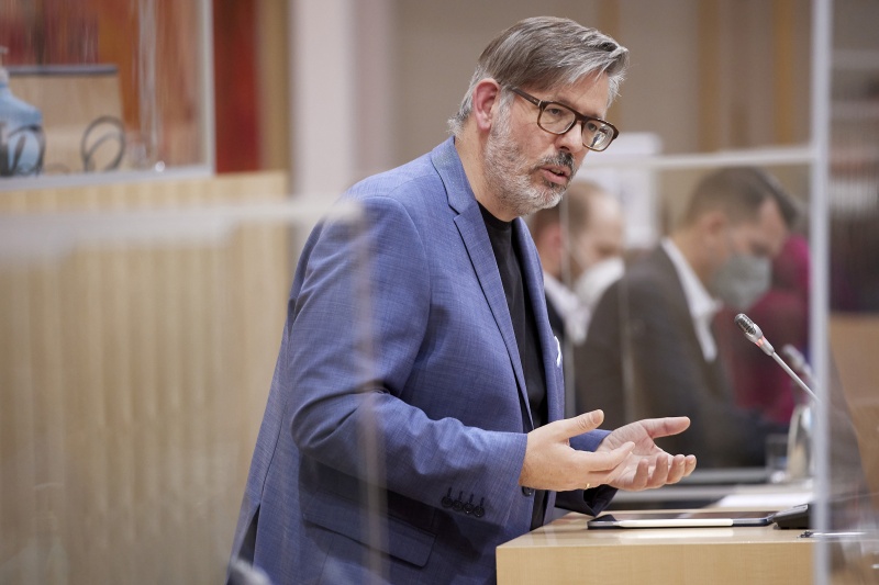 Am Rednerpult Nationalratsabgeordneter Ralph Schallmeiner (GRÜNE)