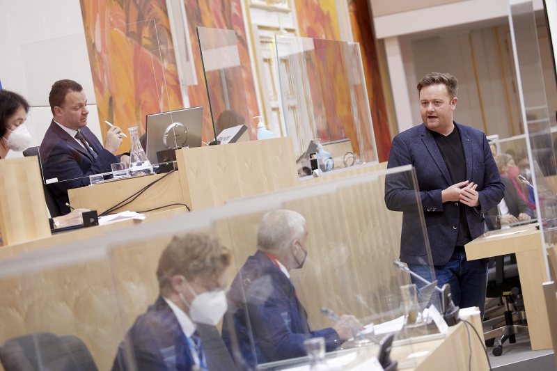 Am Rednerpult Nationalratsabgeordneter Mario Lindner (SPÖ)