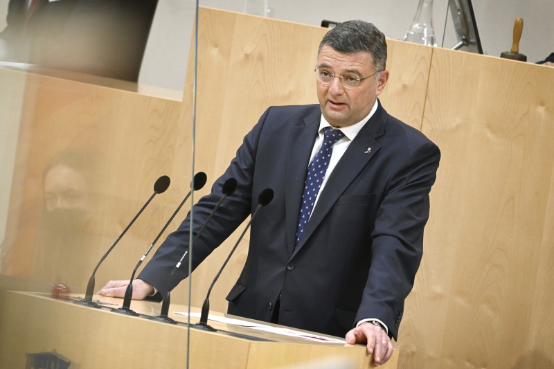 Am Rednerpult: Nationalratsabgeordneter Jörg Leichtfried (SPÖ)