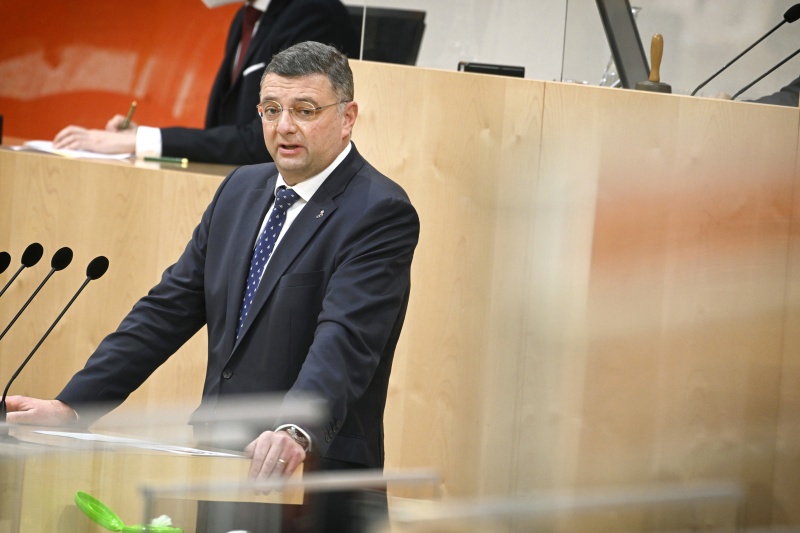 Am Rednerpult: Nationalratsabgeordneter Jörg Leichtfried (SPÖ)