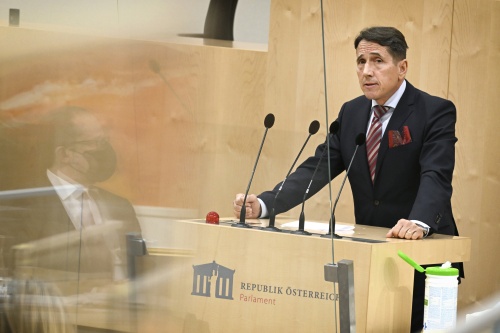Am Rednerpult: Nationalratsabgeordneter Reinhard Eugen Bösch (FPÖ)