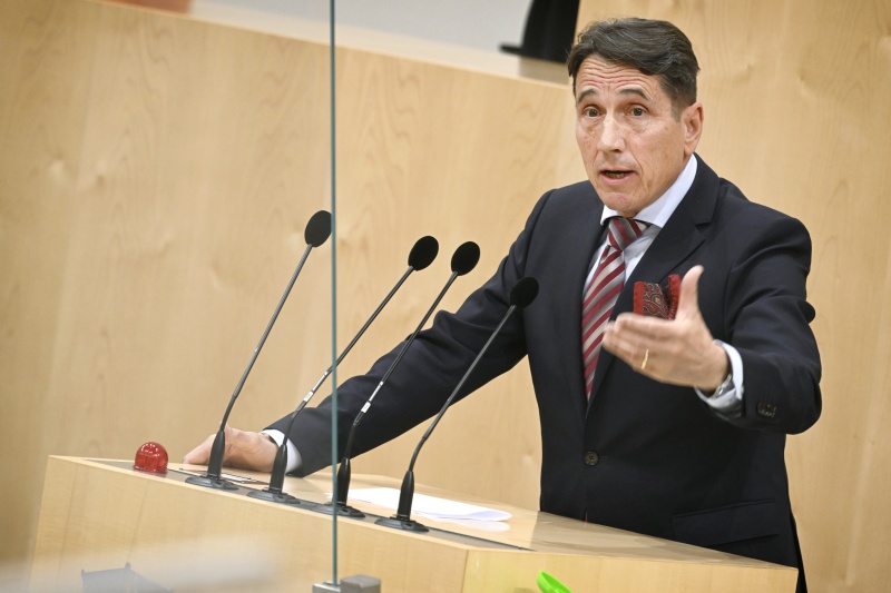 Am Rednerpult: Nationalratsabgeordneter Reinhard Eugen Bösch (FPÖ)