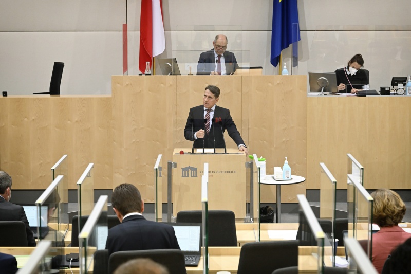 Am Rednerpult: Nationalratsabgeordneter Reinhard Eugen Bösch (FPÖ)