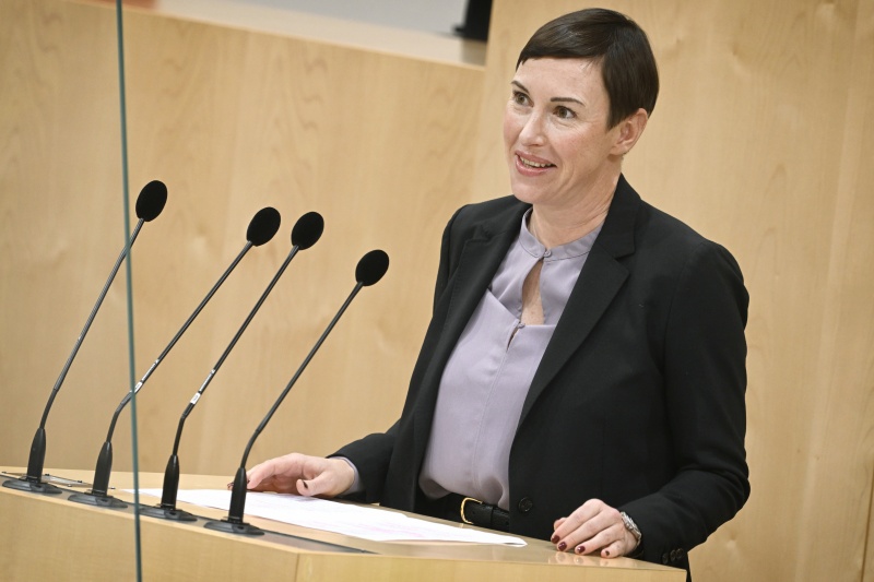 Am Rednerpult: Nationalratsabgeordnete Henrike Brandstötter (NEOS)