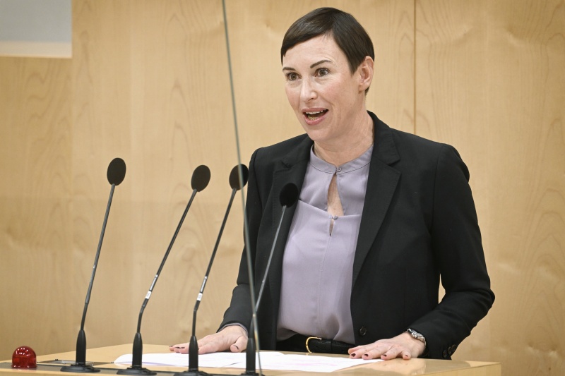 Am Rednerpult: Nationalratsabgeordnete Henrike Brandstötter (NEOS)
