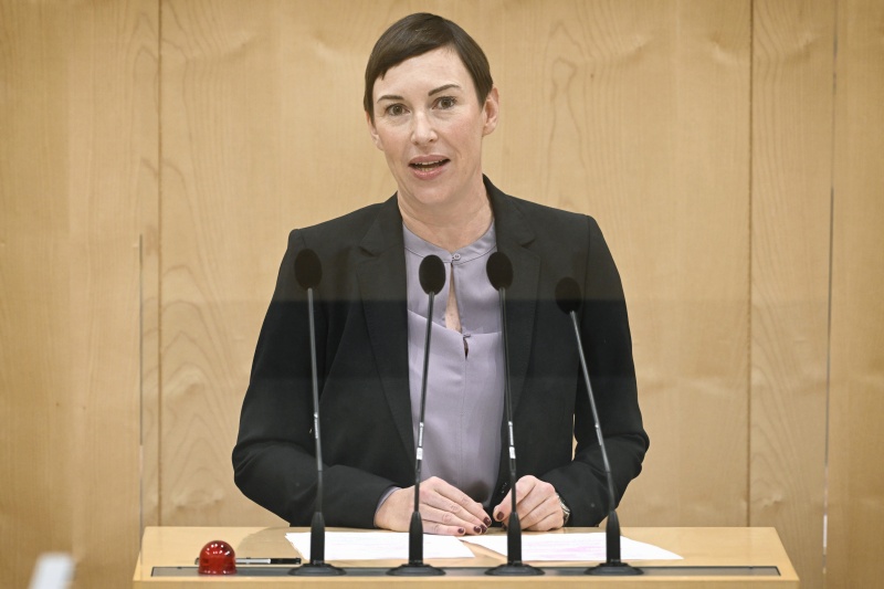 Am Rednerpult: Nationalratsabgeordnete Henrike Brandstötter (NEOS)