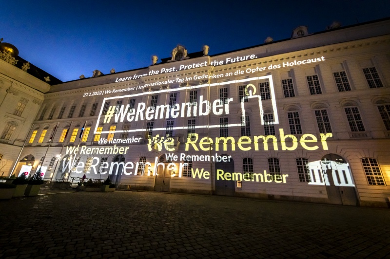 Projektion auf der Fassade des Parlamentsgebäudes