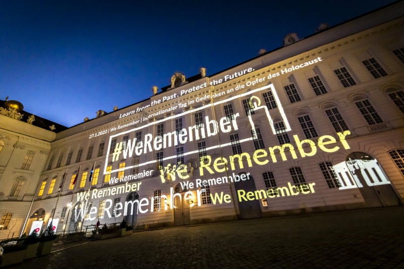 Projektion auf der Fassade des Parlamentsgebäudes