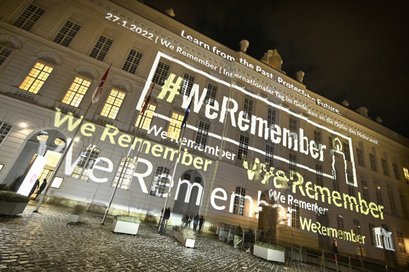 Projektion auf der Fassade des Parlamentsgebäudes