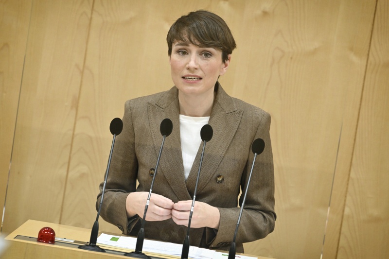 Am Rednerpult: Nationalratsabgeordneter Sigrid Maurer (GRÜNE)