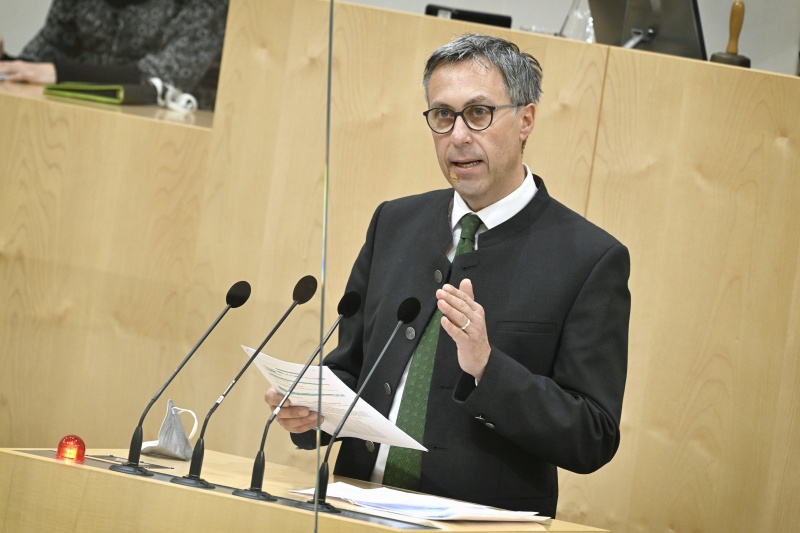 Am Rednerpult: Nationalratsabgeordneter Georg Strasser (ÖVP)