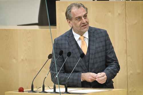 Am Rednerpult: Nationalratsabgeordneter Andreas Kollross (SPÖ)