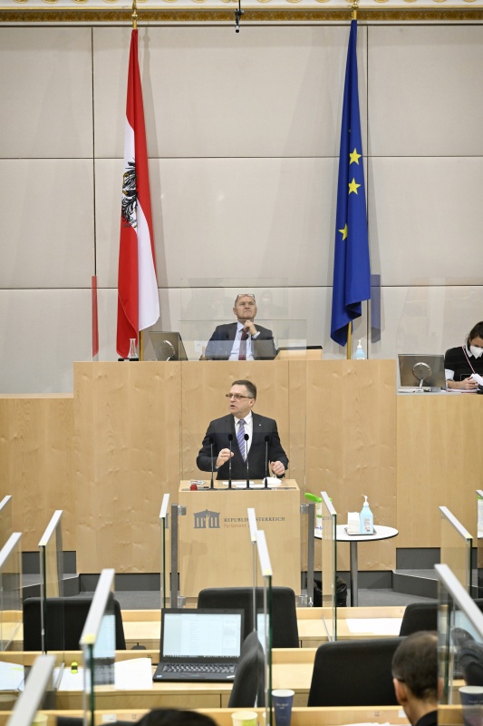 Am Rednerpult: Nationalratsabgeordneter August Wöginger (ÖVP)