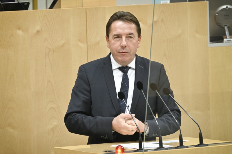 Am Rednerpult: Nationalratsabgeordneter Erwin Angerer (FPÖ)