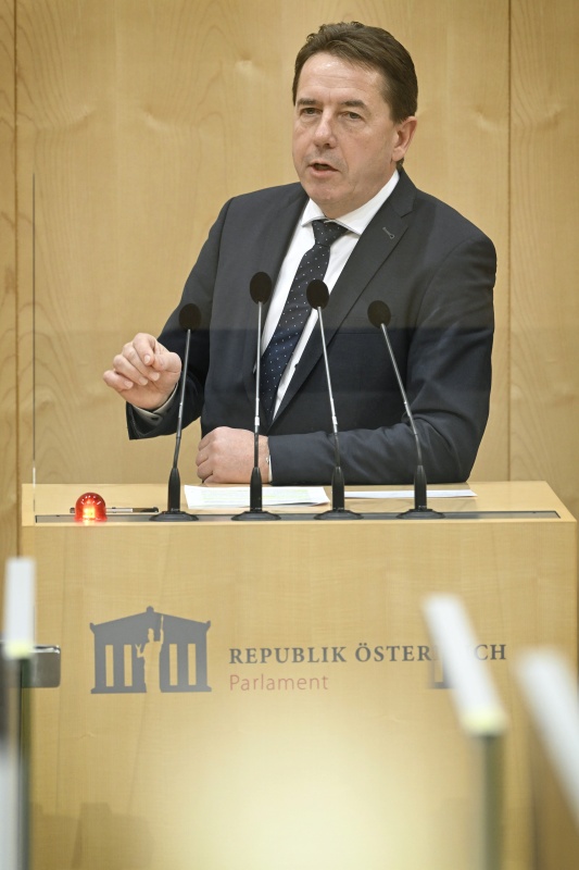 Am Rednerpult: Nationalratsabgeordneter Erwin Angerer (FPÖ)