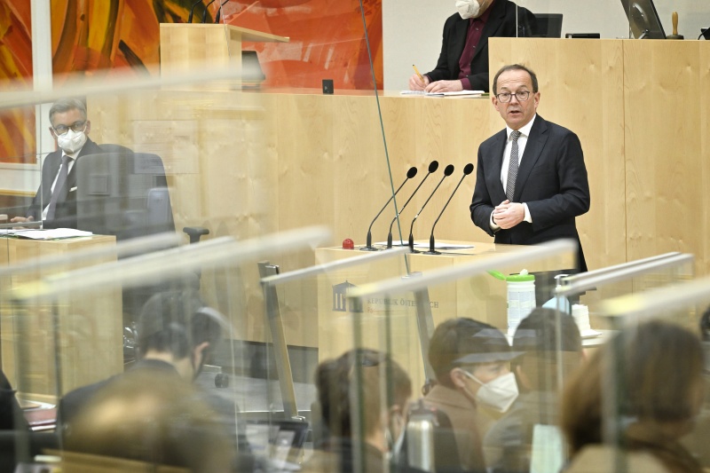 Am Rednerpult: Nationalratsabgeordneter Peter Haubner (ÖVP)