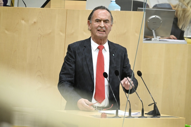 Am Rednerpult: Nationalratsabgeordneter Gabriel Obernosterer (ÖVP)