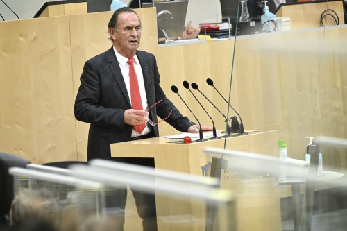 Am Rednerpult: Nationalratsabgeordneter Gabriel Obernosterer (ÖVP)