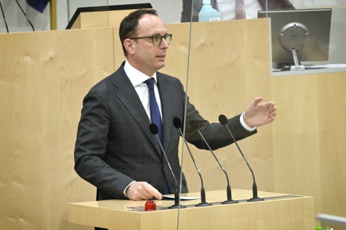 Am Rednerpult: Nationalratsabgeordneter Andreas Ottenschläger (ÖVP)