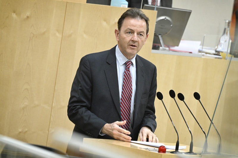 Am Rednerpult: Nationalratsabgeordneter Nikolaus Berlakovich (ÖVP)