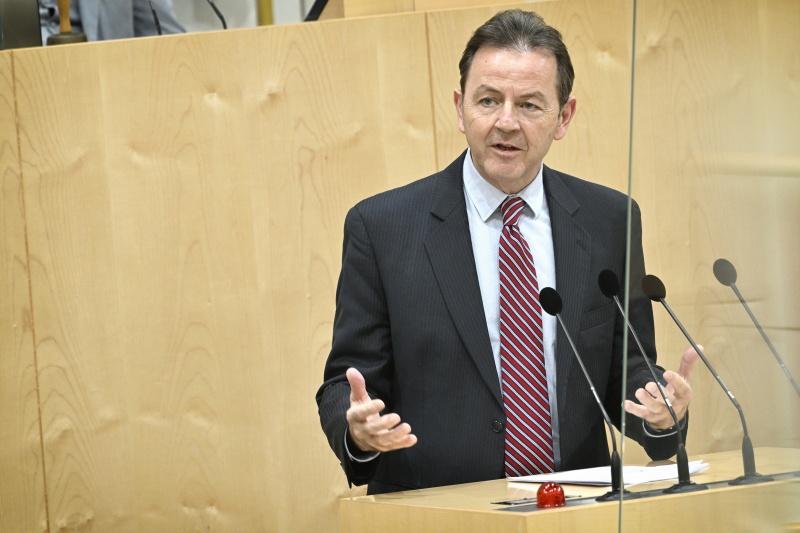 Am Rednerpult: Nationalratsabgeordneter Nikolaus Berlakovich (ÖVP)