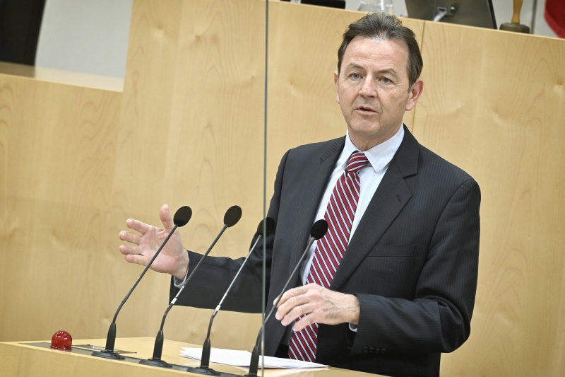 Am Rednerpult: Nationalratsabgeordneter Nikolaus Berlakovich (ÖVP)