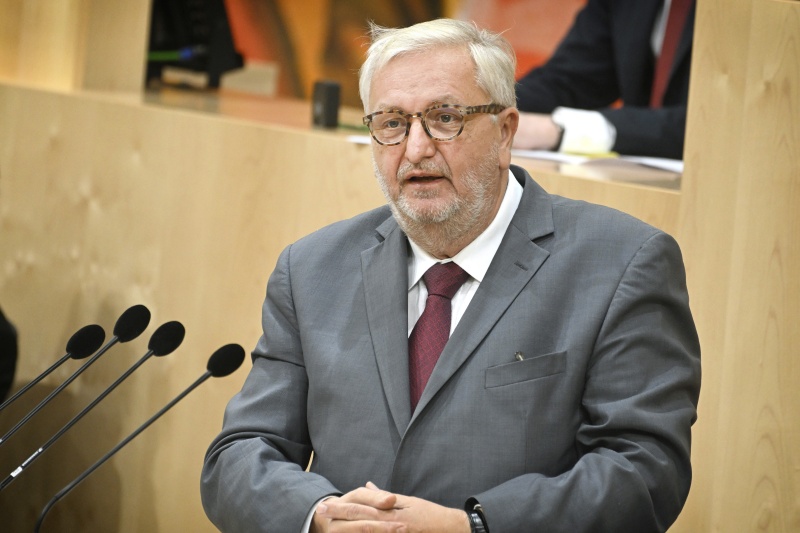 Am Rednerpult: Nationalratsabgeordneter Christoph Matznetter (SPÖ)