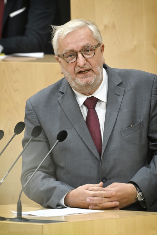 Am Rednerpult: Nationalratsabgeordneter Christoph Matznetter (SPÖ)