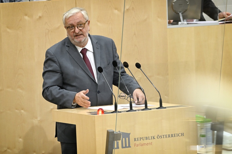 Am Rednerpult: Nationalratsabgeordneter Christoph Matznetter (SPÖ)