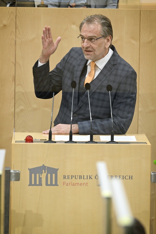 Am Rednerpult: Nationalratsabgeordneter Andreas Kollross (SPÖ)