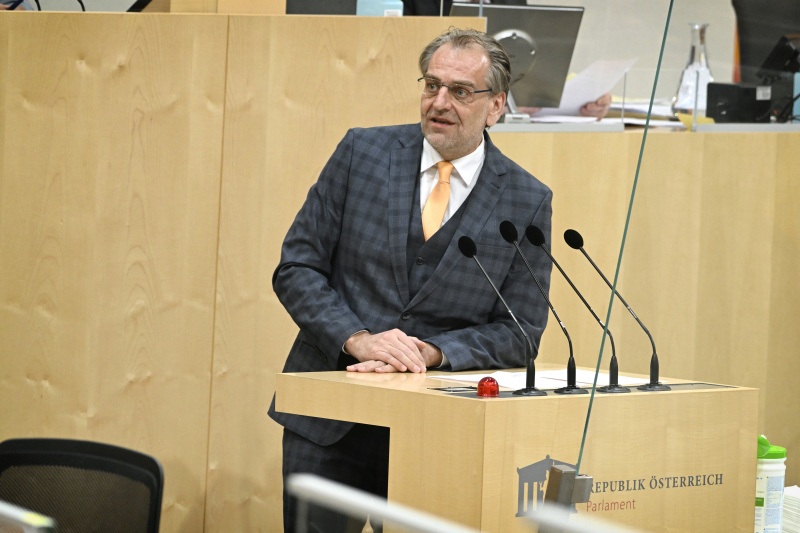 Am Rednerpult: Nationalratsabgeordneter Andreas Kollross (SPÖ)