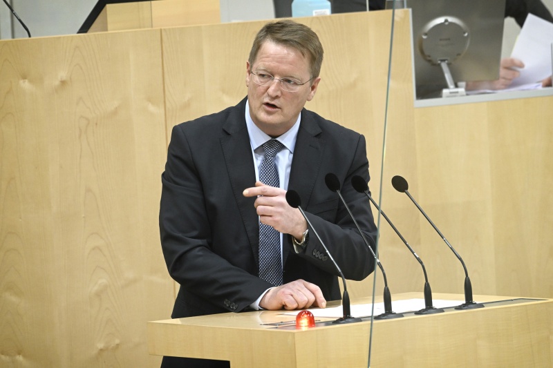 Am Rednerpult: Nationalratsabgeordneter Manfred Hofinger (ÖVP)