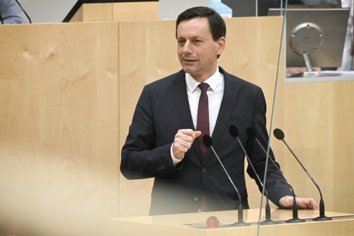 Am Rednerpult: Nationalratsabgeordneter Ernst Gödl (ÖVP)