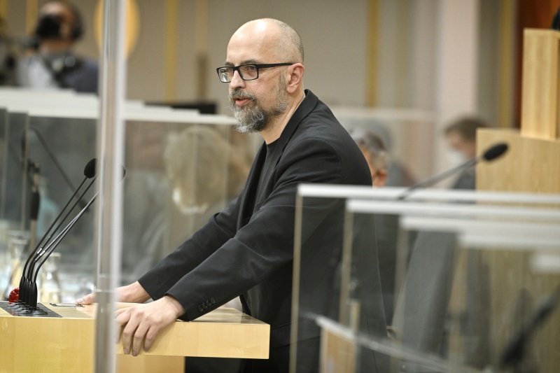 Am Rednerpult: Nationalratsabgeordneter Michel Reimon (GRÜNE)