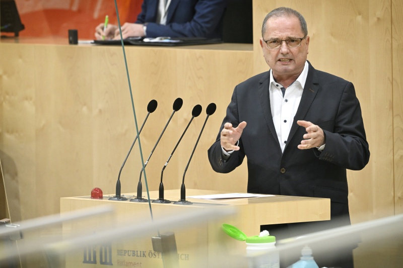 Am Rednerpult: Nationalratsabgeordneter Dietmar Keck (SPÖ).