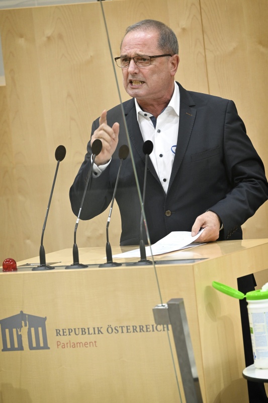 Am Rednerpult: Nationalratsabgeordneter Dietmar Keck (SPÖ).