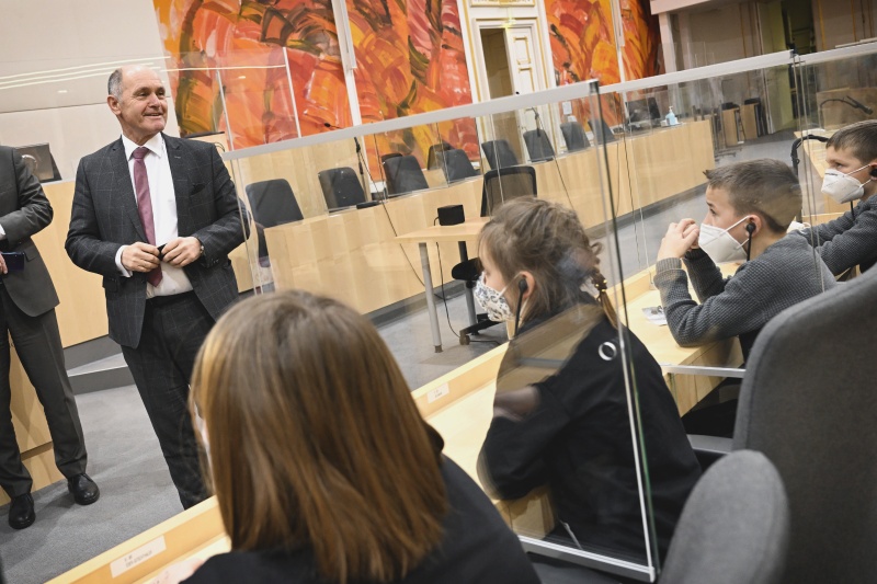 Nationalratspräsident Wolfgang Sobotka (V) begrüßt Waisenkinder aus Russland und der Ukraine