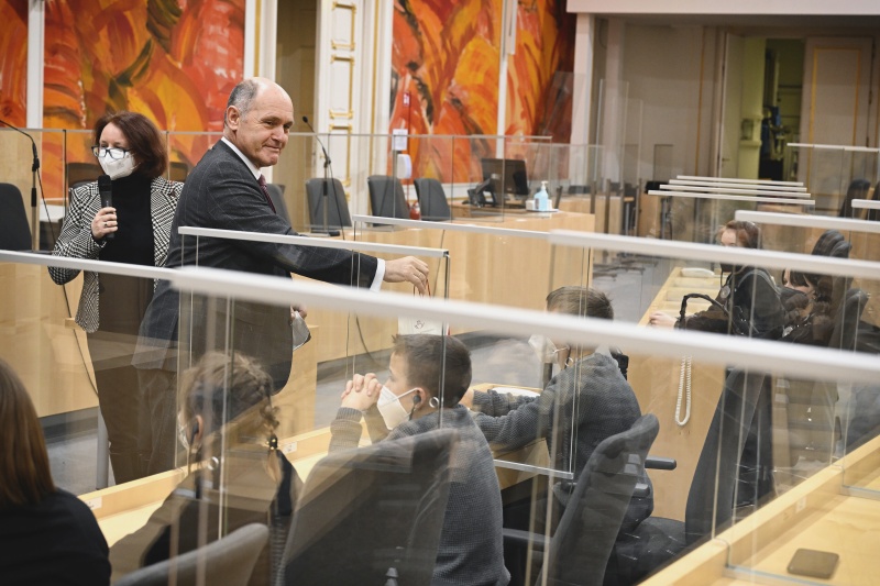 Nationalratspräsident Wolfgang Sobotka (V) begrüßt Waisenkinder aus Russland und der Ukraine